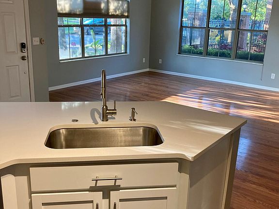 2nd image of 662 Park St #662