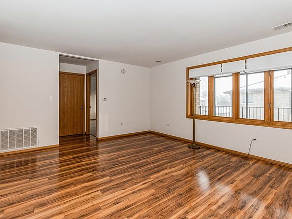 3rd image of 5117 139th Pl Unit 511