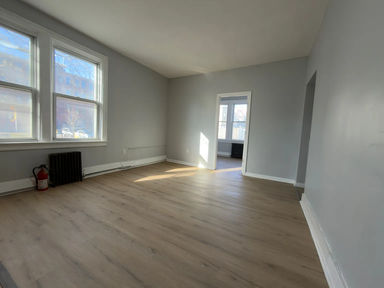 5 bed, 1400 sqft, $2,800 — Photo 2
