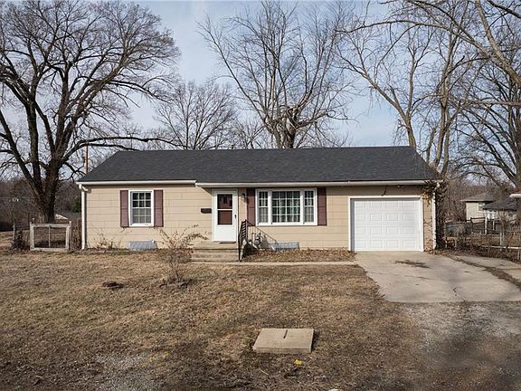 2nd image of 607 Hillcrest Dr
