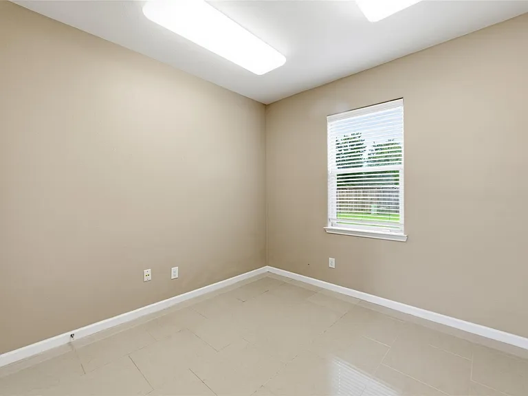 8234 Hall View Dr — Photo 22