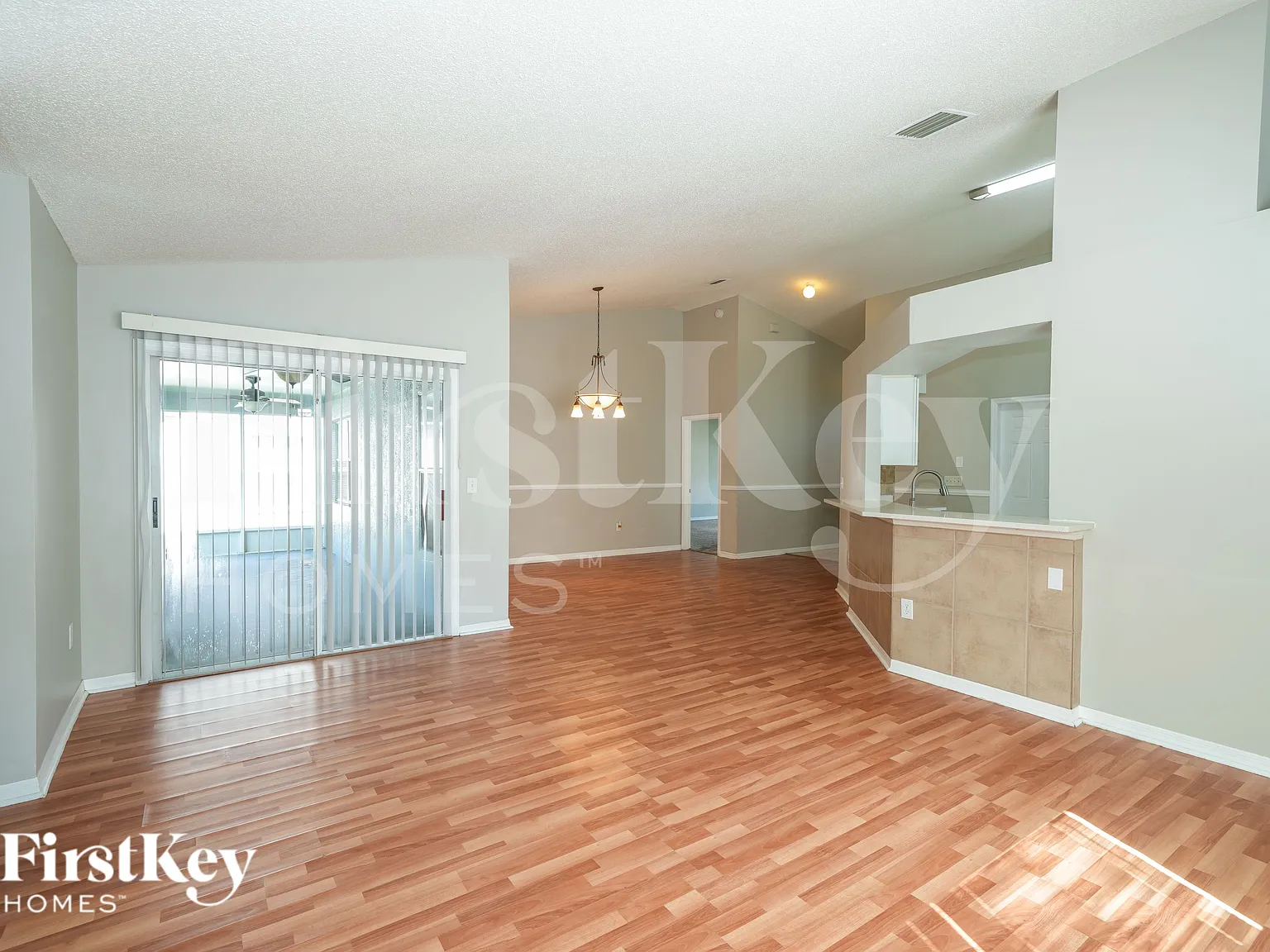 3 bed, 2.0 bath, 1750 sqft, $2,265 — Photo 4