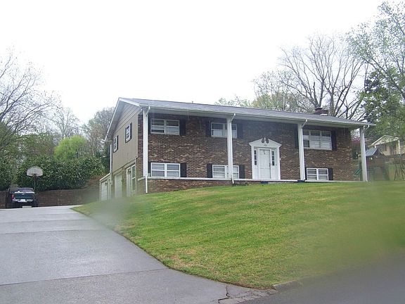 3rd image of 732 Greenwood Dr