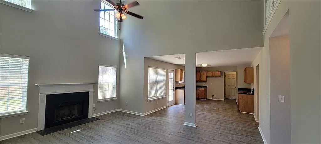 4 bed, 3.5 bath, 2716 sqft, $2,475 — Photo 3
