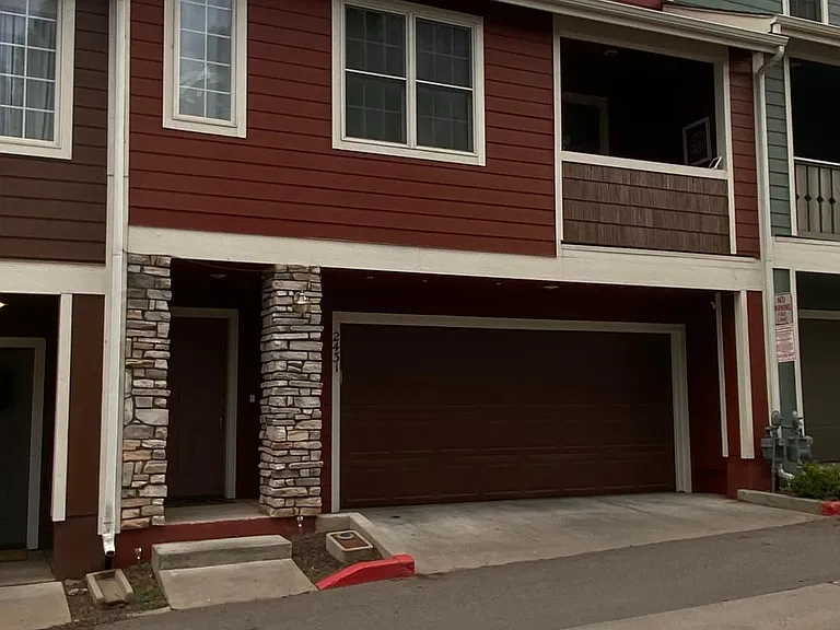 2431 W Silverton Dr — Photo 1