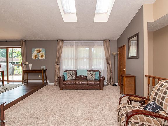 3rd image of 9648 Firefly Ave