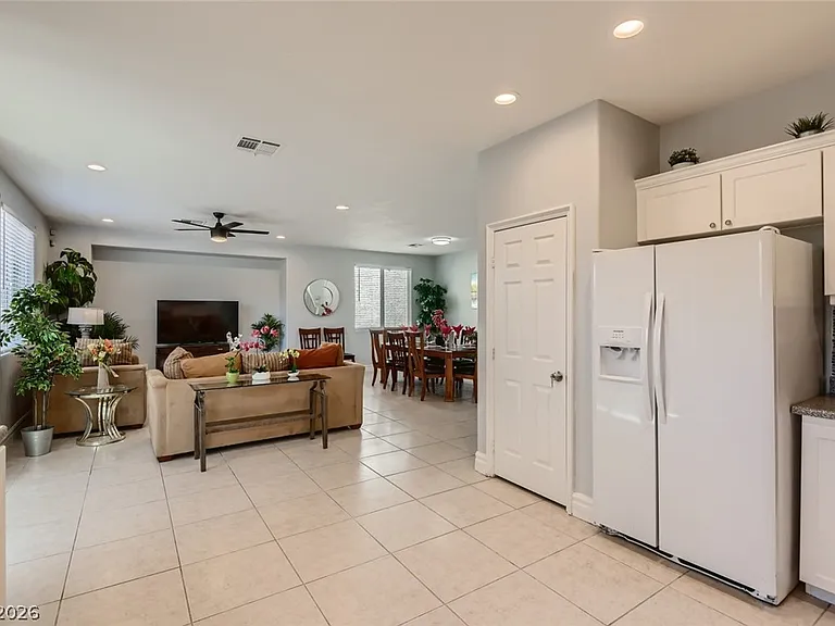 6689 Roanoke Ct — Photo 13