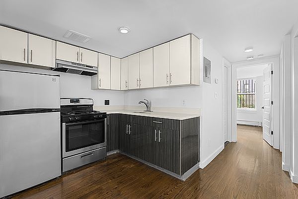 1st image of 834 Halsey St #1