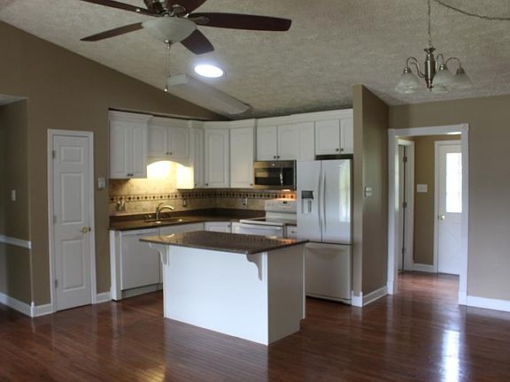 4th image of 25615 Cornelius Dr