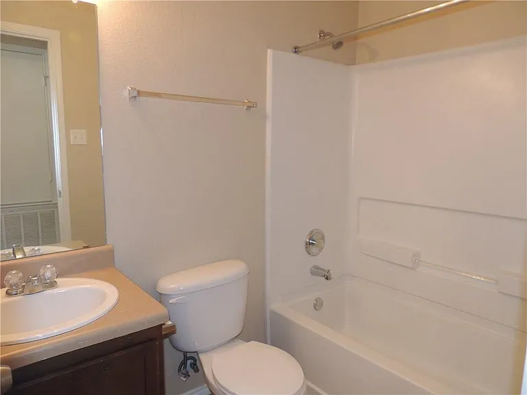 315 Feathergrass Dr — Photo 34