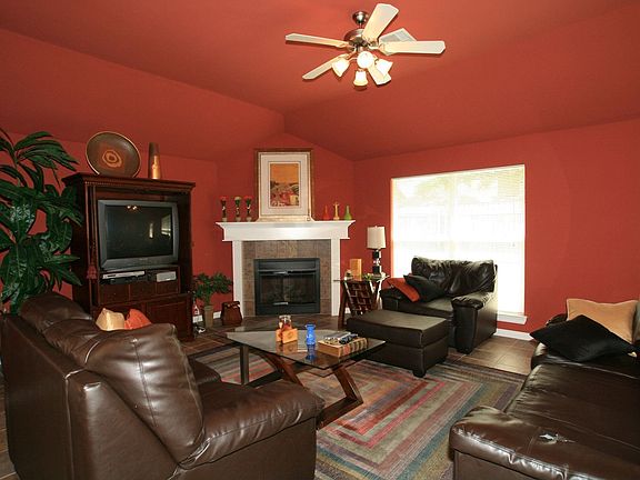 Living Room w/Updated Designer Decor & Fireplace 