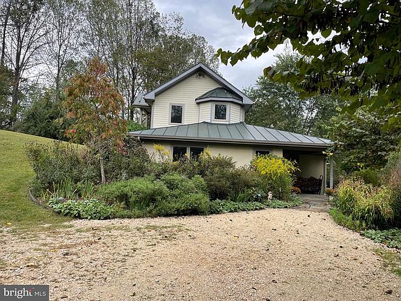 4th image of 821 Long Mountain Rd