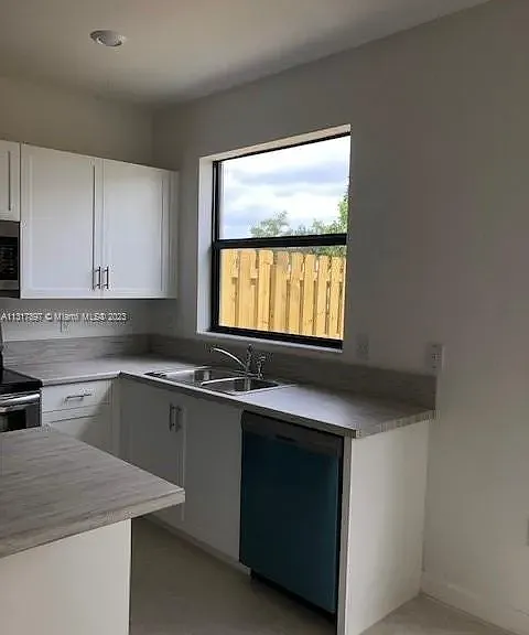 729 NE 208th Ter — Photo 10