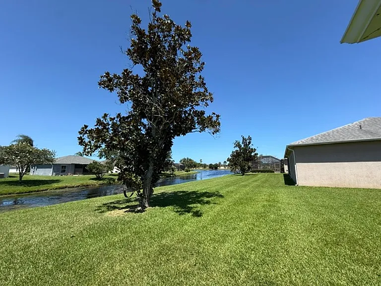 1954 Crane Creek Blvd — Photo 2