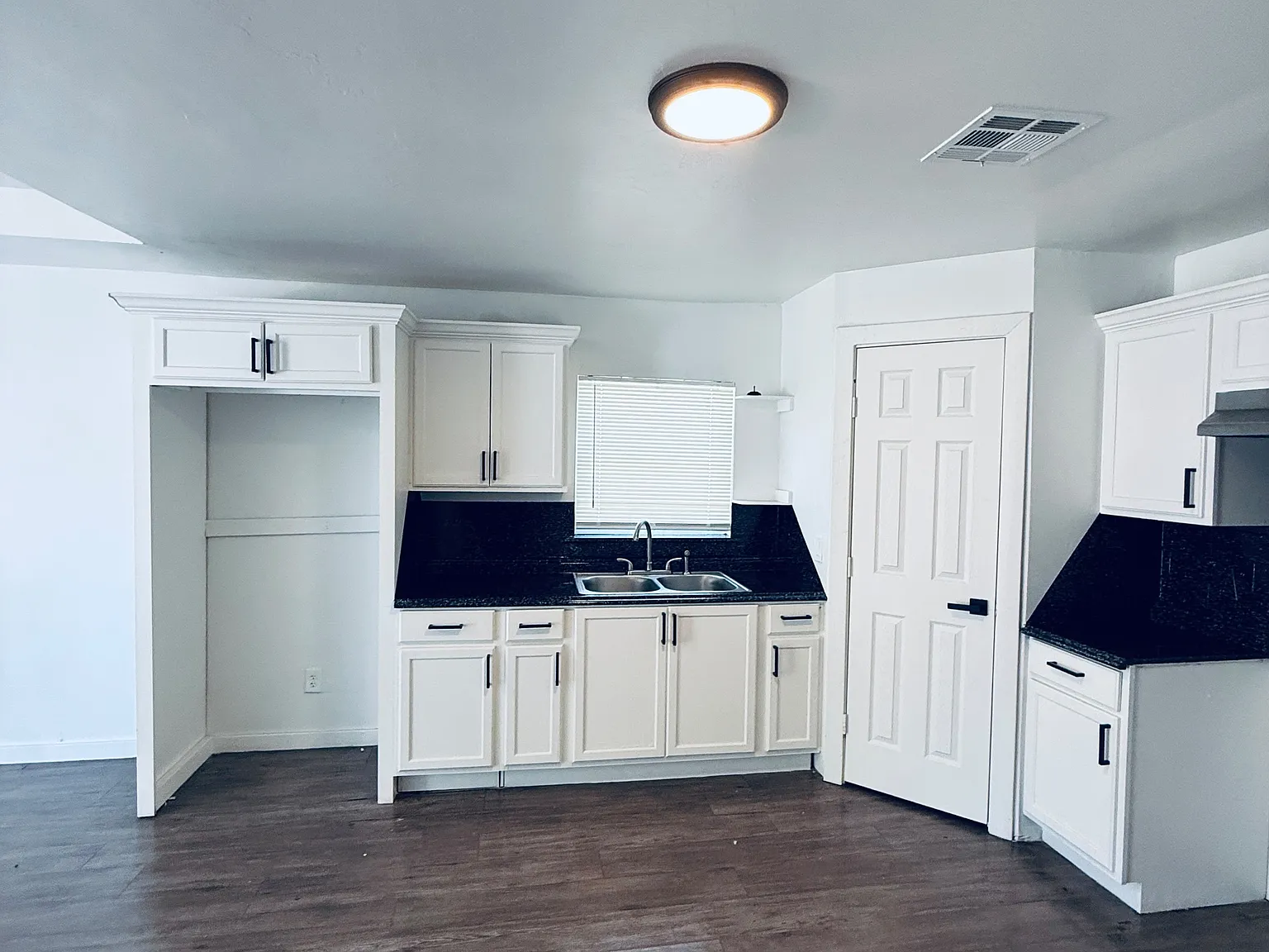 413 - 326 E Harmon Dr - 1 — Photo 3