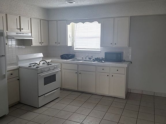 3rd image of 1935 W Stone St Unit 201