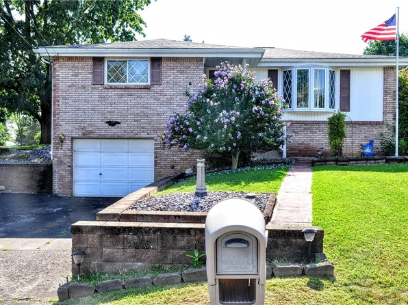 324 Evergreen Dr, Mount Pleasant, PA 15666