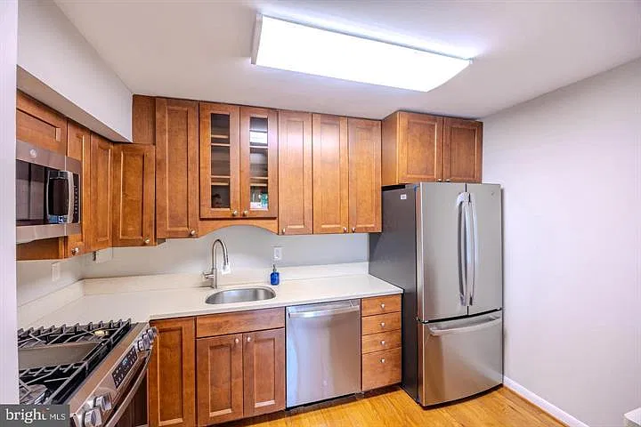 2 bed, 1058 sqft, $2,350 — Photo 3