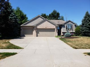 1065 Thornwyk Dr NW, Grand Rapids, MI 49534