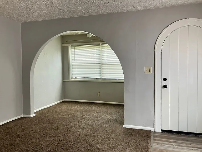 802 N Riley Ave — Photo 9