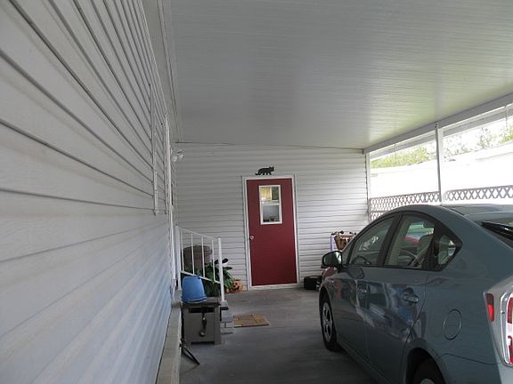 4th image of 218 York Cottage Dr