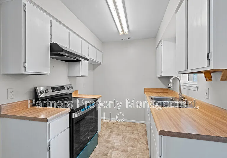 3520 W Olive St — Photo 4