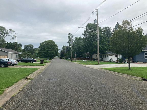 4th image of 3223 Creston Ave