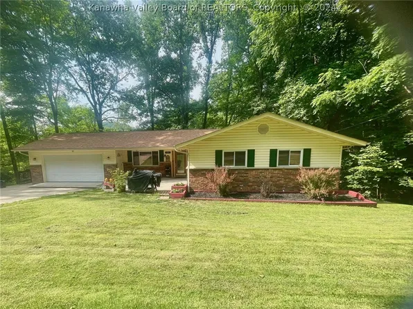 121 Woodfield Ln, Charleston, WV 25314