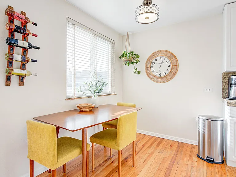 525 N Jackson St #305 — Photo 5