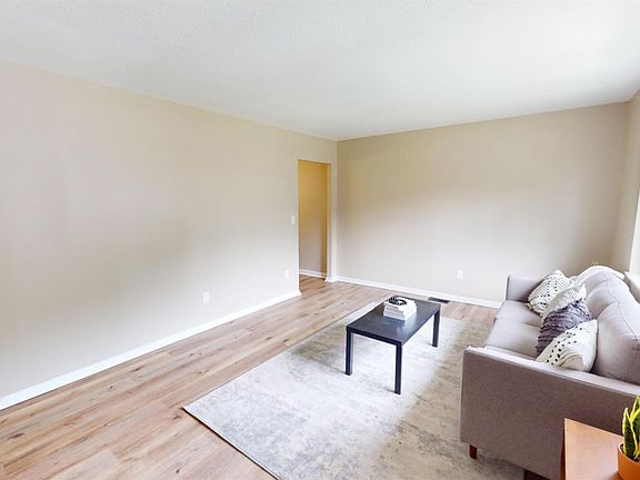2nd image of 1884 Sevenhills Dr