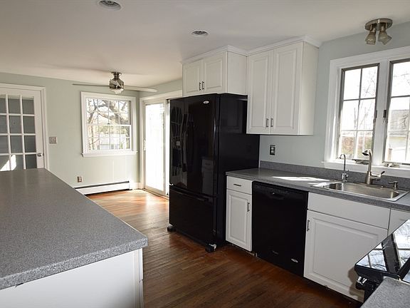 5th image of 71 Rockefeller St