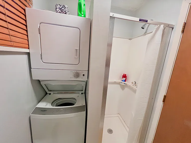 Full bathroom 2