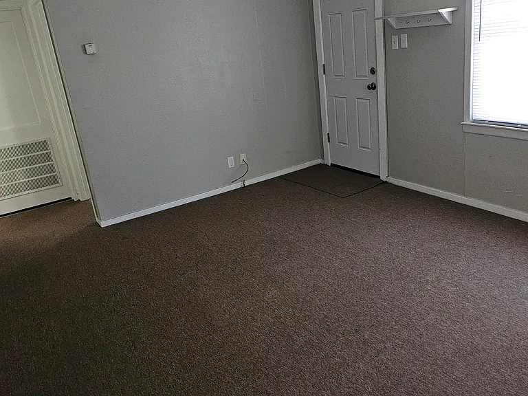 2215 Avenue D — Photo 6