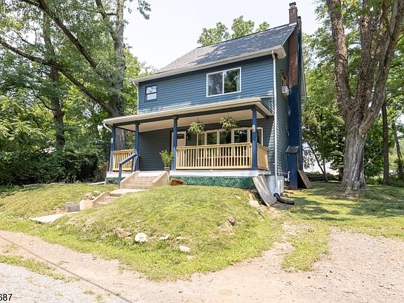 2nd image of 30 Henderson St