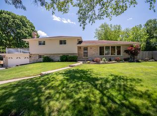 1375 Indianwood Dr, Brookfield, WI 53005