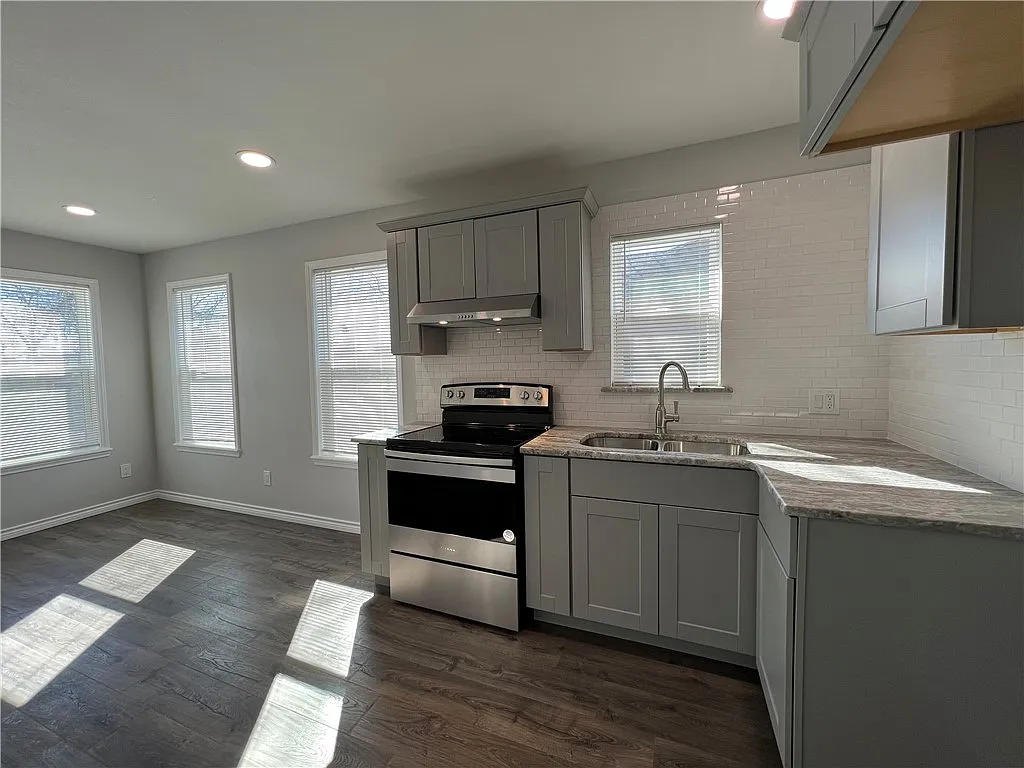 1 bed, 1.0 bath, 600 sqft, $895 — Photo 4