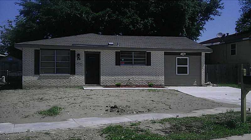 1st image of 84 Elaine Dr