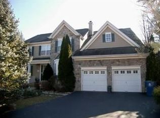 25 Abraham Rd, Whitehouse Station, NJ 08889