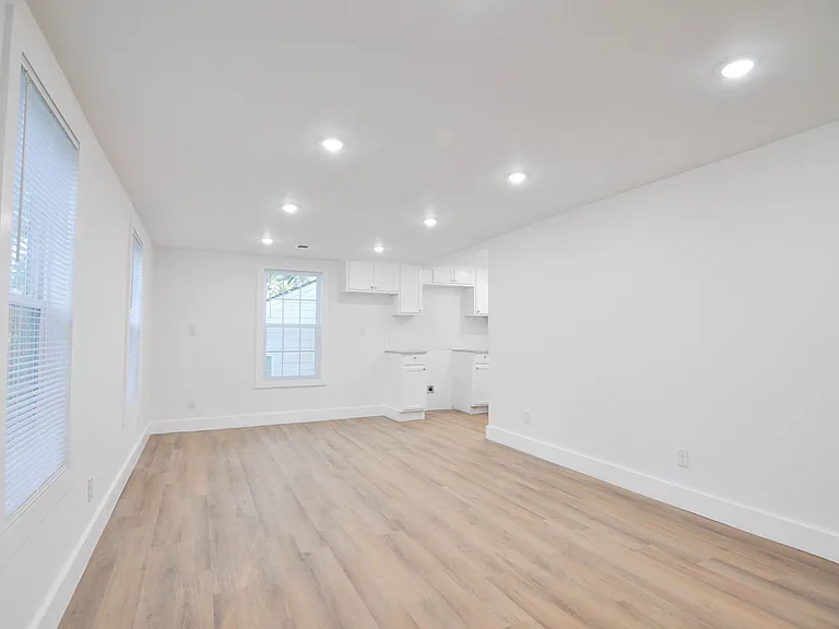 4934 Linden St — Photo 3