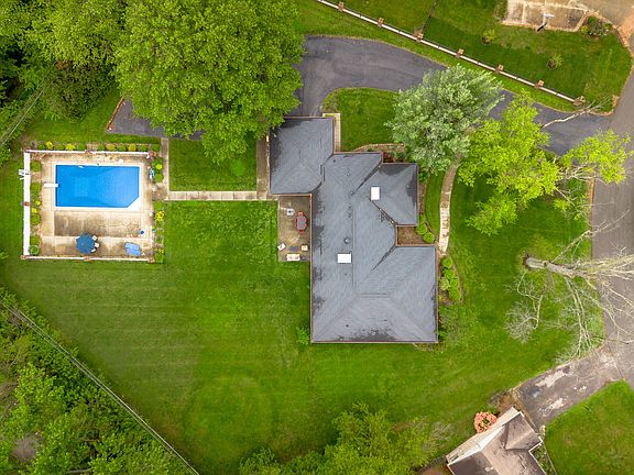 4th image of 820 North Dr