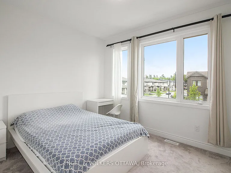 1031 Curraglass Walk — Photo 16
