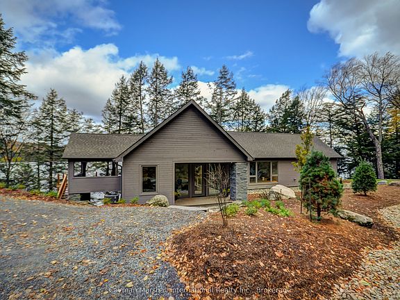 3rd image of 124 Claren Cres