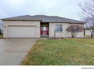420 Eagle Ridge Dr, Chatham, IL 62629