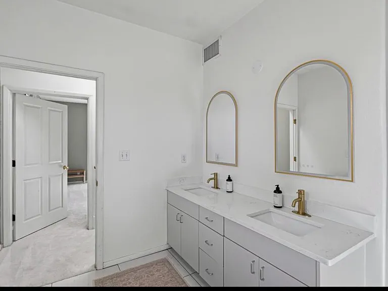 2920 Burton Ave SE — Photo 13