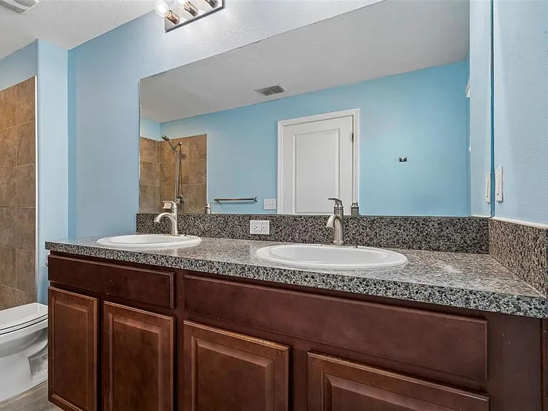 10687 Lake Montauk Dr — Photo 26