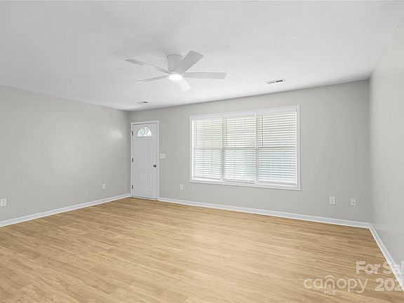 4th image of 129 Clara Dr