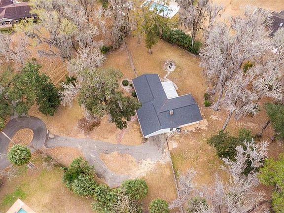 3rd image of 411 SW 36th Pl