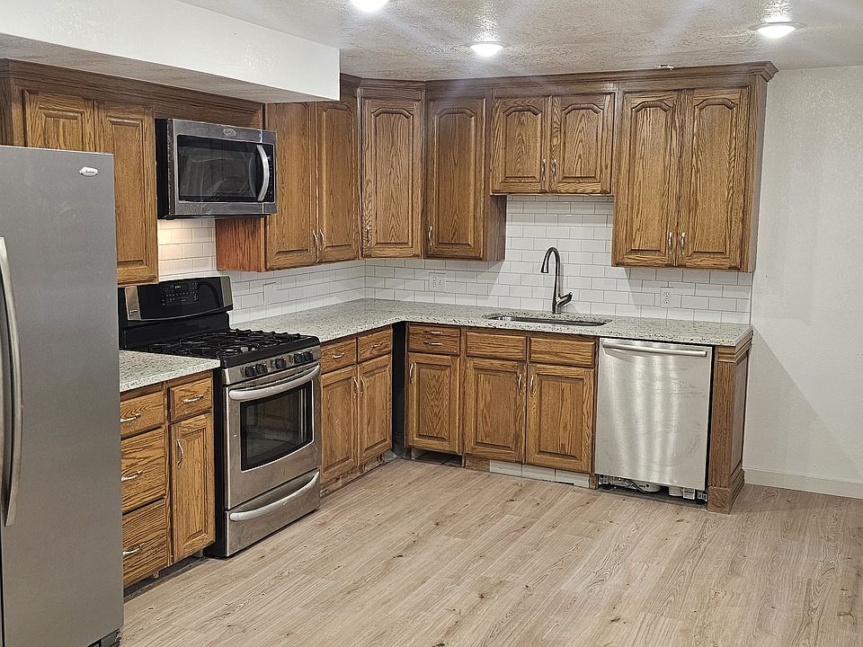 Kitchen/Entrance