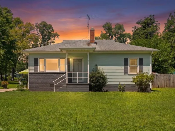 1403 McGuinn Dr, High Point, NC 27262