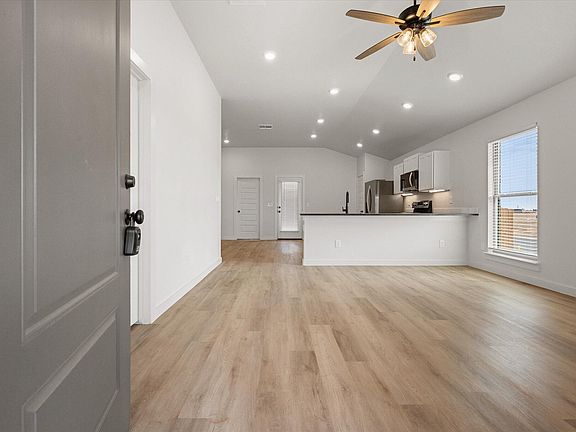2nd image of 2426 Aberdeen Ave